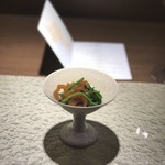 クロモリ - お品書きにないお料理。 クラゲと仙台芹の和えたもの。
      お口直しにと…少しだけ酢の風味がするすっきりとした味 美味しい！