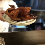 クロモリ - 絶妙に火入れされた KUROMORI鶏。