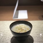 クロモリ - 石巻 イシナギ、岩沼 白菜、高知 生姜、 KUROMORI麺
      このイシナギという魚からでた出汁が 半端なく美味しいスープと歯ごたえのしっかりした特製KUROMORIが美味しい。