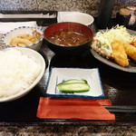 平和食堂 - 白身魚フライ定食