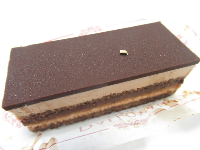 数量限定 販売日限定 オペラサンク を いただいて ダロワイヨ は パリの食品会社 フランス菓子 オペラ 発祥のお店で 自由が丘店 が日本の１号店 歴史は ベルサイユ宮殿の時代から始まります By 食べ過ぎ太り過ぎ ダロワイヨ 自由ヶ丘本店 自由が丘