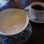 大黒家 - フルーツヨーグルトとコーヒー（ランチにセット）