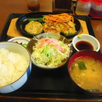 あたみ食堂 - 餃子ハンバーグ定食（750円）