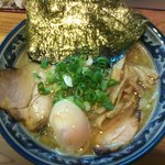 ラー麺 鎌倉家 - とんこつラー麺+味玉