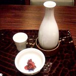 室町砂場 - お酒には梅くらげ