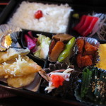 大黒家 - 幕の内弁当、おかず側から。