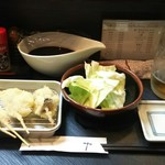 酒楽 とんぼ - 串カツ盛り合わせ キャベツ 二度漬け御免ソース