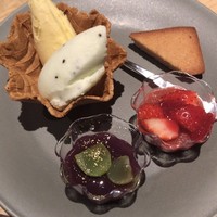 ブッフェアンドカフェ スロープサイドダイナー ザクロ - 