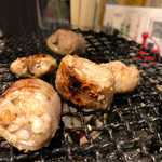 小澤商店 - 塩ホルモンは七輪でパリッと焼き上げちゅー