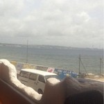 トランジット・カフェ - テラス席から見た目の前の海