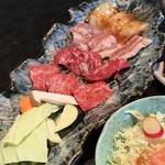 焼肉ハウス Bell - 上牛カルビ、上もも肉、豚カルビ、イカ、キャベツ、エリンギ、ニンジン、ナス