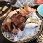 焼肉ハウス Bell - 肉丼！！