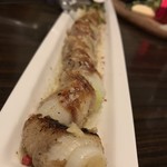 ワインとクラフトビール はるばる - 上州ネギの肉巻きグリル ヴィネグレットソース 780円。