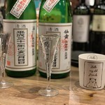 千禽（せんきん）純米吟醸生原酒【栃木県さくら市】・甲子（きのえね）純米吟醸生原酒【千葉県印旛郡】各 お試し 330円、お通し　378円。