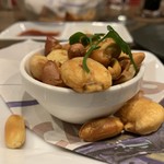 KATSUO  - 燻製ミックスナッツ 421円。