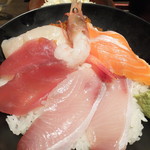 Tori yo saka nayo - 海鮮丼と幌加内そばセット　1,198円　【サラダ/漬物】
