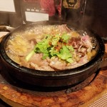 肉ya！ - 名物！特選和牛 目の前で楽しむ名物あぶりすき 蘭王の黄身と出会う