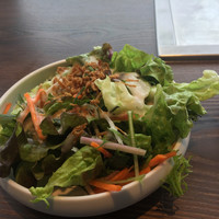 鉄板和食とワイン 萬鉄 - サラダ