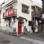 アウデ カース - 店の外観　※国旗が目印