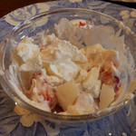 タイニー トリア アフタヌーンティー＆カフェ - ハートメレンゲのイートンメス