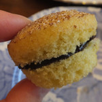 タイニー トリア アフタヌーンティー＆カフェ - チョコレートクリームのミニヴィクトリアケーキ　