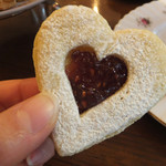 タイニー トリア アフタヌーンティー＆カフェ - ジャミー・ココナッツ・ビスケット