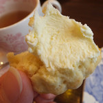 タイニー トリア アフタヌーンティー＆カフェ - プレーンスコーン＆クロテッドクリーム