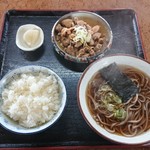 焼肉食堂 花 - もつ煮定食、かけそば