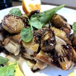 ナガタ店 - 鶏もも肉と里芋のバルサミコソース掛け、オレンジを添えて
