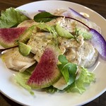 ナガタ店 - 茹で鶏ムネ肉の、自家製ツナのトンナートソース掛け