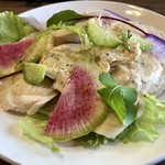 ナガタ店 - 茹で鶏ムネ肉の、自家製ツナのトンナートソース掛け