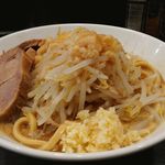 ラーメンフクロウ - （2019.2.10）大ラーメン、カタメ、豚1枚x2、ニンニクまし、アブラまし　別角度