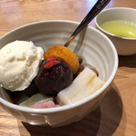 船橋屋 亀戸天神前本店 - クリームあんみつ