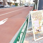 ソウルフードインディア - 歩道に置かれている立て看板