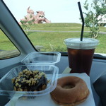 ニンギン商店 - アイスコーヒーと森ドーナツ、プレーンドーナツ