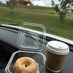 ニンギン商店 - ホットコーヒーとレモンドーナツ