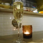 おだいどこ ブルーキャット - クリスマスイブだったのでスパークリングワインを振る舞っていただきました