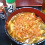 宝盛庵 - カレー丼　に　『ゆず七味』＋『一味唐辛子』 を大量投入