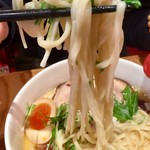 下品なぐらいダシのうまいラーメン屋 - 平麺です