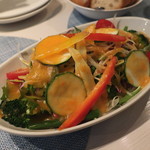 ビストロ フィッシュ - グリーンサラダのニンジンドレッシング