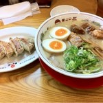 天下一品 豊郷店  - 角煮入りこってりラーメン