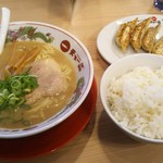 天下一品 - 餃子定食のライス大盛り(税込1050＋50＝1100円)