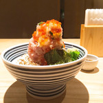 日本橋海鮮丼 つじ半 - 梅 ¥1,080内 + いくら増 ¥300内