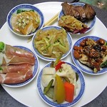 Kyuuryuu Hanten - コース の 前菜（くらげ冷製、生ハム巻き、バンバンジー、チャーシュー、よだれ鶏、ピクルス）
