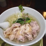 塩生姜らー麺専門店 MANNISH - 無駄なくムラなく主張しすぎず正しく味を伝えている生姜の結晶です。