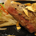 鉄板焼 屯 - 特選和牛サーロインステーキ断面