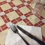 Betto e Mary - ドシンプルなクロスとテーブルセット　不安120％でスタートです