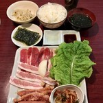 新香園 - 焼肉ランチ１２００円 