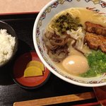 らー麺酒場秀 - 男とんこつ らー麺と、単品のライス