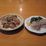 たこやき〔330円〕、手作りシューマイ〔300円〕